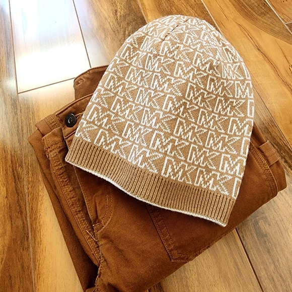 MICHAEL KORS Tan/White Logo Beanie (NWOT) - Picture 2 of 5